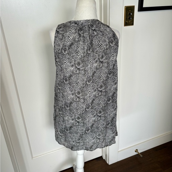 Joie 100% Silk Snakeskin Print Sleeveless Blouse Sz M #0420 - Picture 3 of 6